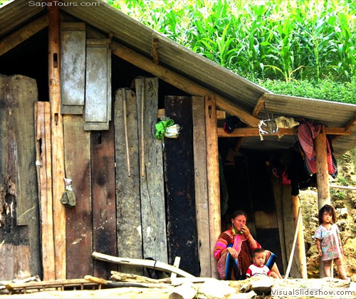 Hmong-family-house-sapatoursdotcom